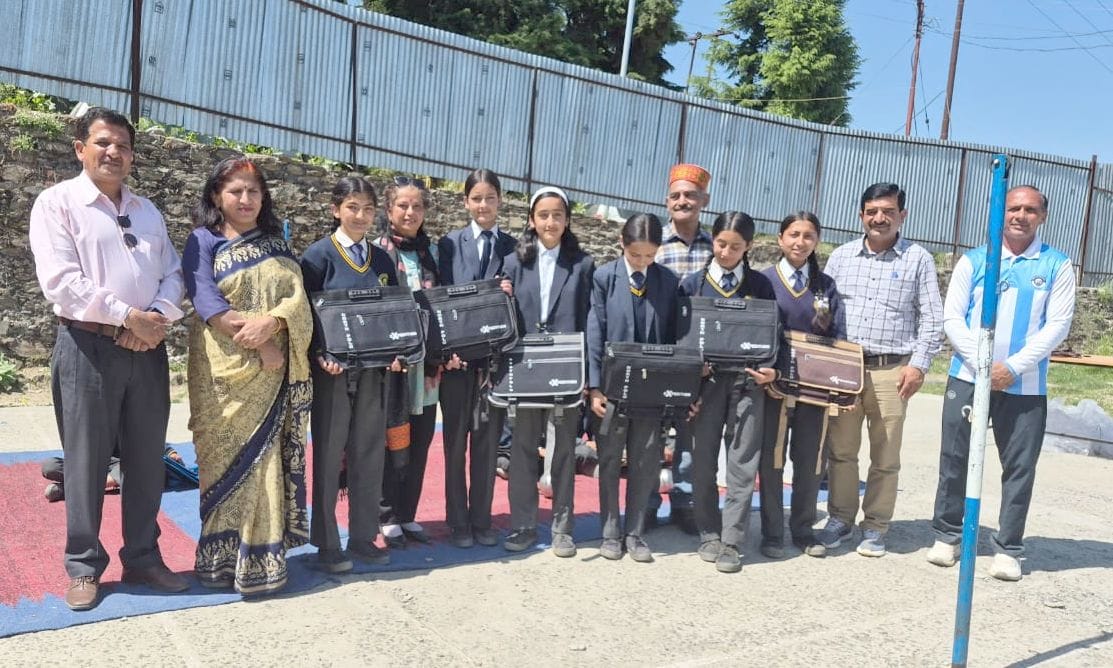 Bags distributed to students in Sarog School
