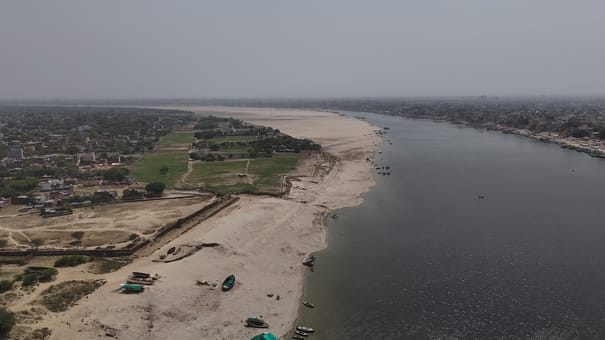 The Gangetic plains are hotter than the Thar Desert; Kashi is 3.5 degrees warmer than Jaisalmer.