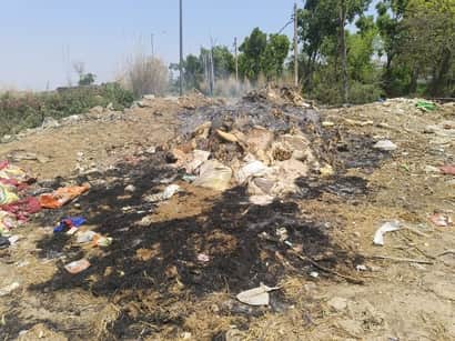 धारूहेड़ा में जला कूड़ा। स्रोत : स्थानीय नागरिक