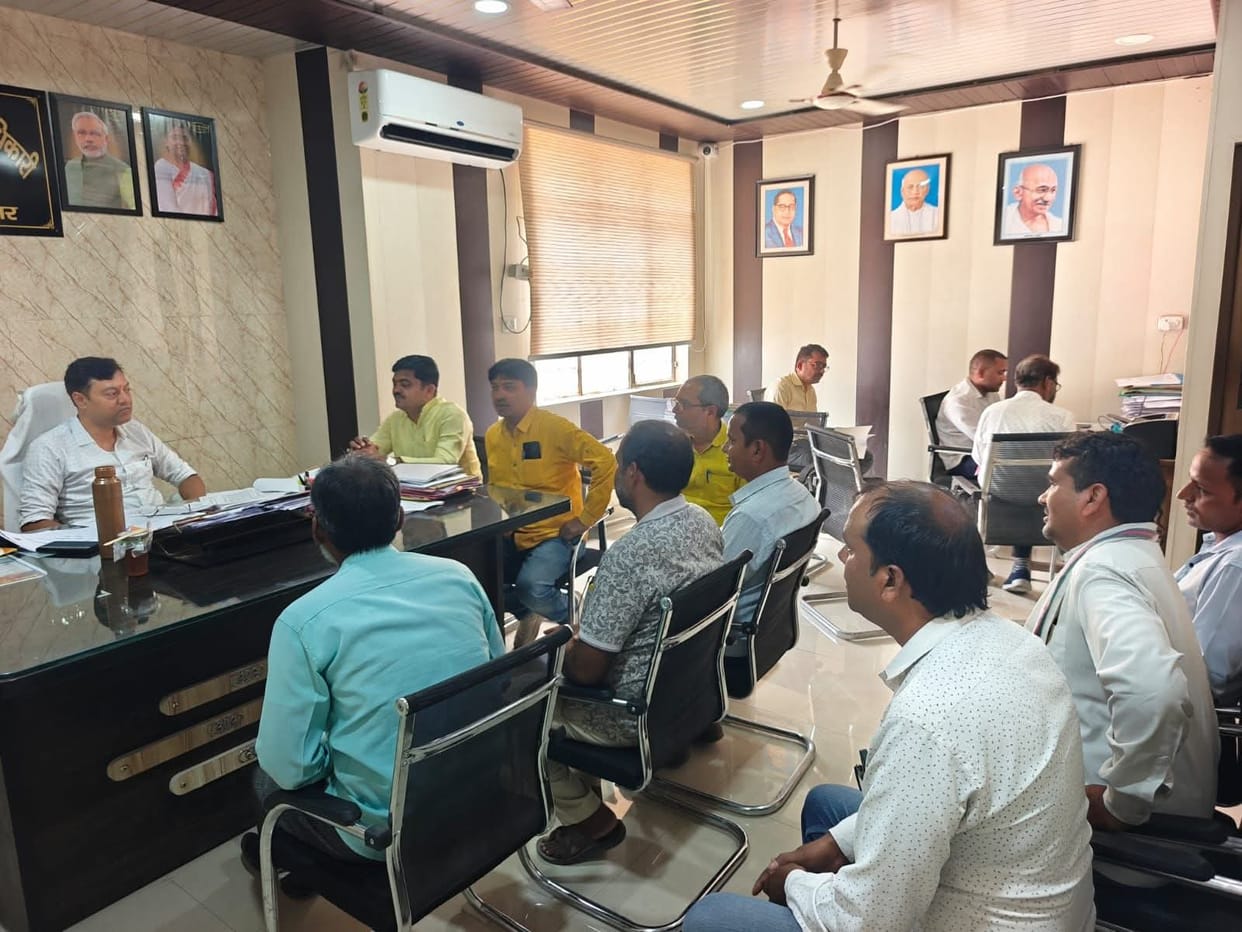 Shiksha Mitra met BSA and demanded return to the original school.