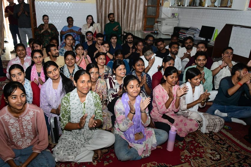 Manipuri dancers' soulful Raas mesmerises Kashi