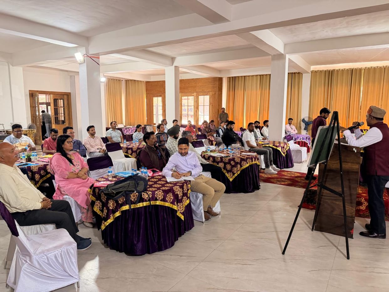 Discussion on official language Hindi in Bilaspur, challenges and solutions enumerated in the seminar