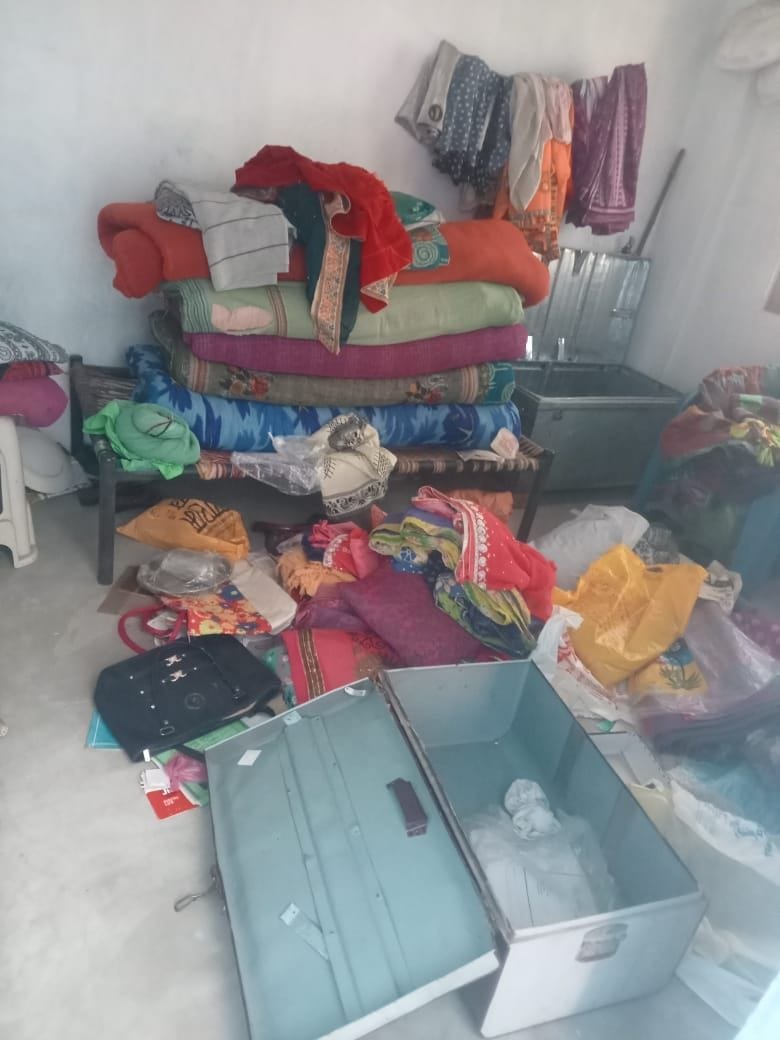 Jewellery worth Rs 14 lakh stolen from the house of a home guard and his uncle