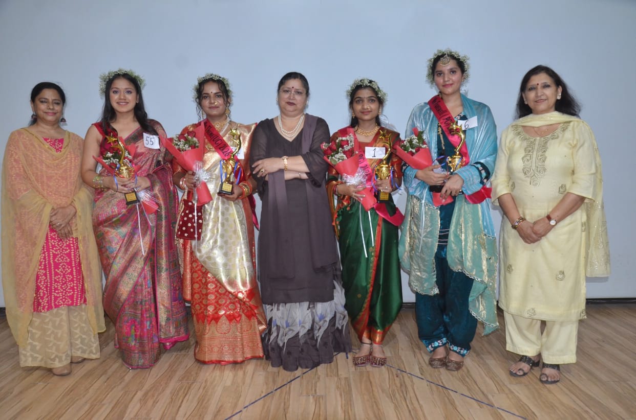 Milanpreet and Shipra Crowned Miss Farewell