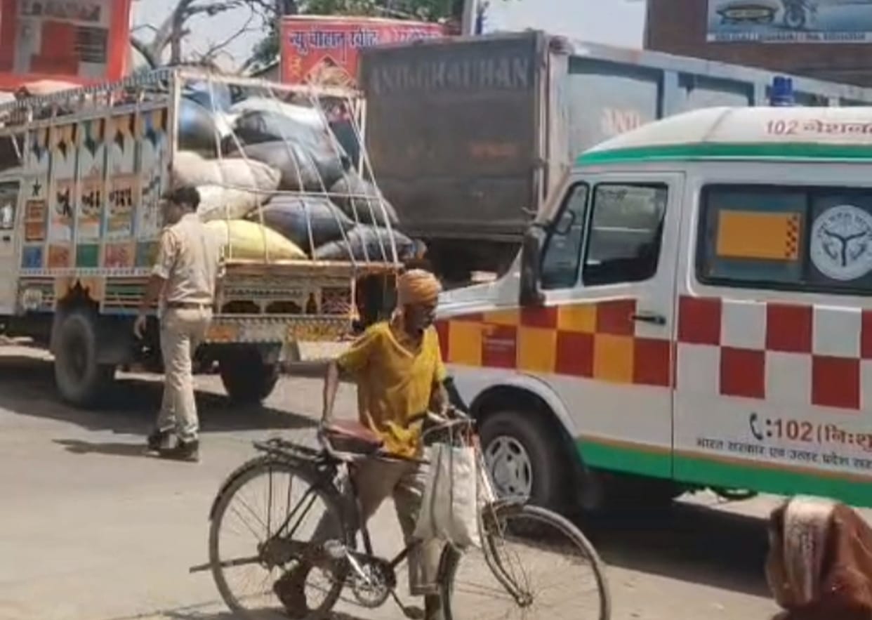 Truck overturns, Dalmau Road blocked for eight hours, leaving students and ambulance stranded