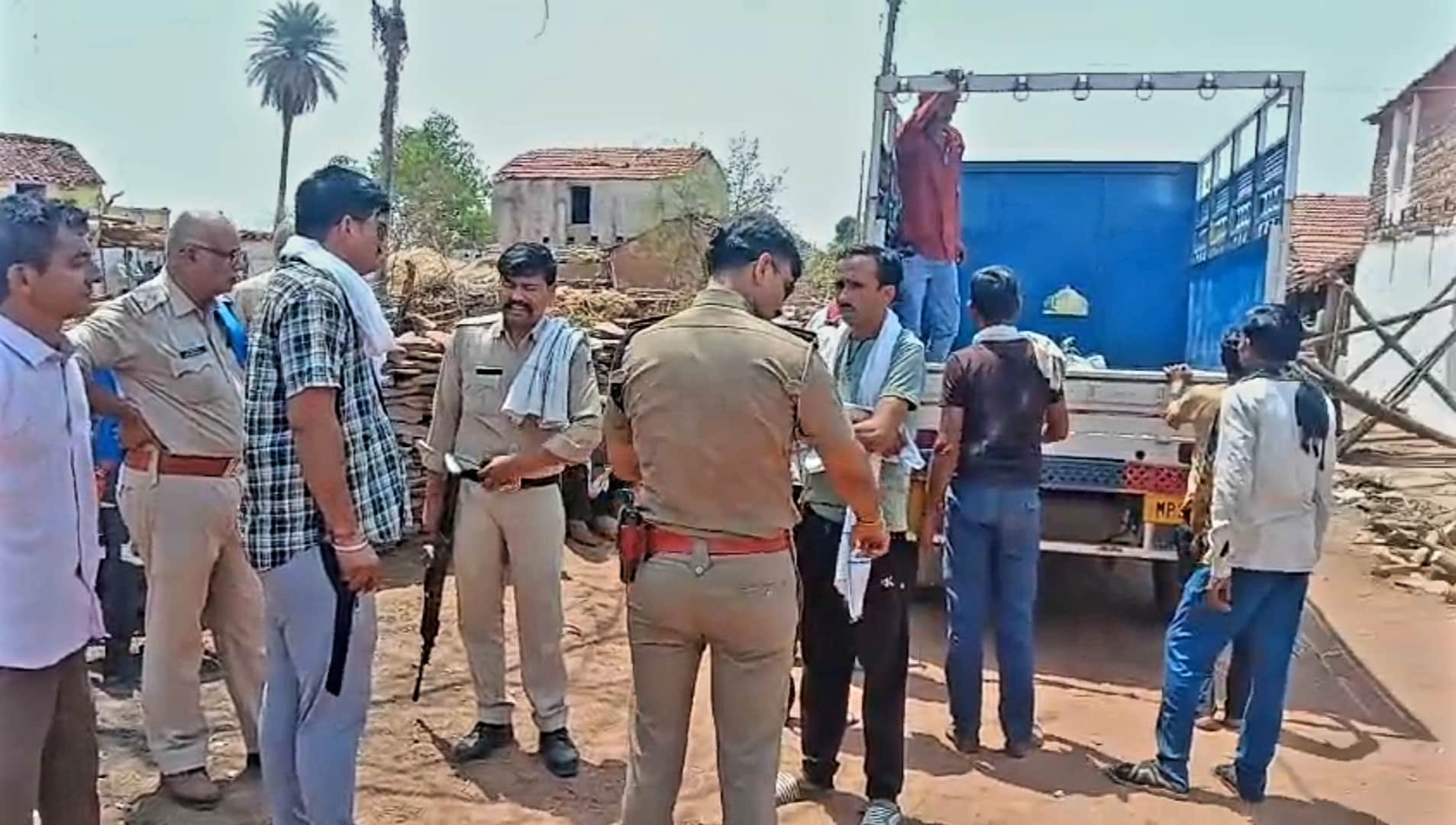 घटनास्थल पर मौजूद पुलिस