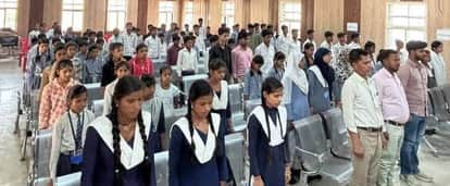 Students performed a group rendition of Vande Mataram.