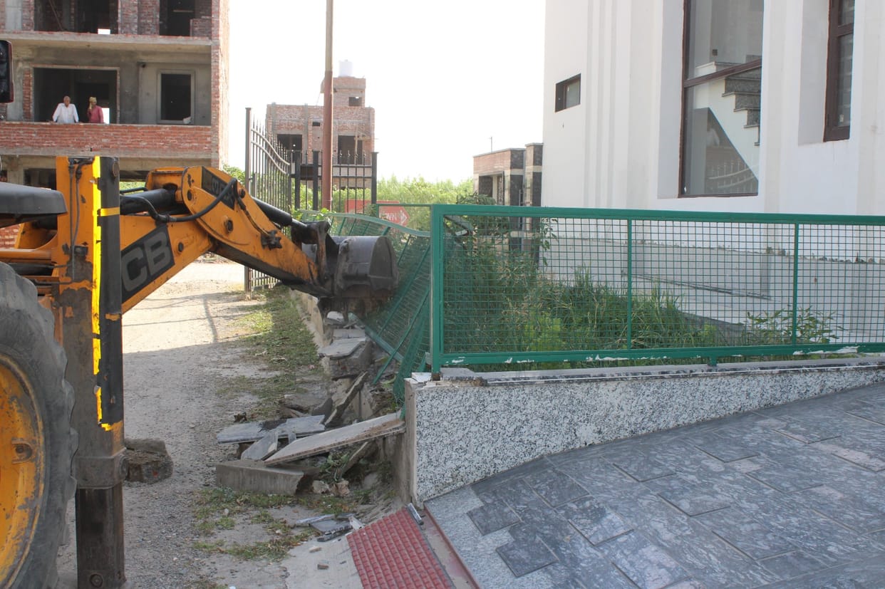 Encroachments removed from in front of 300 houses