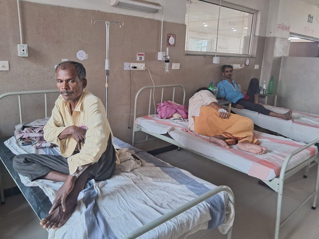 The medicine ward on the third floor is only supported by fans, while the coolers in the ortho ward are also ineffective due to frequent tripping.