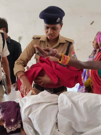 Bihar News :Police helped female passenger deliver baby girl Darbhanga Junction.