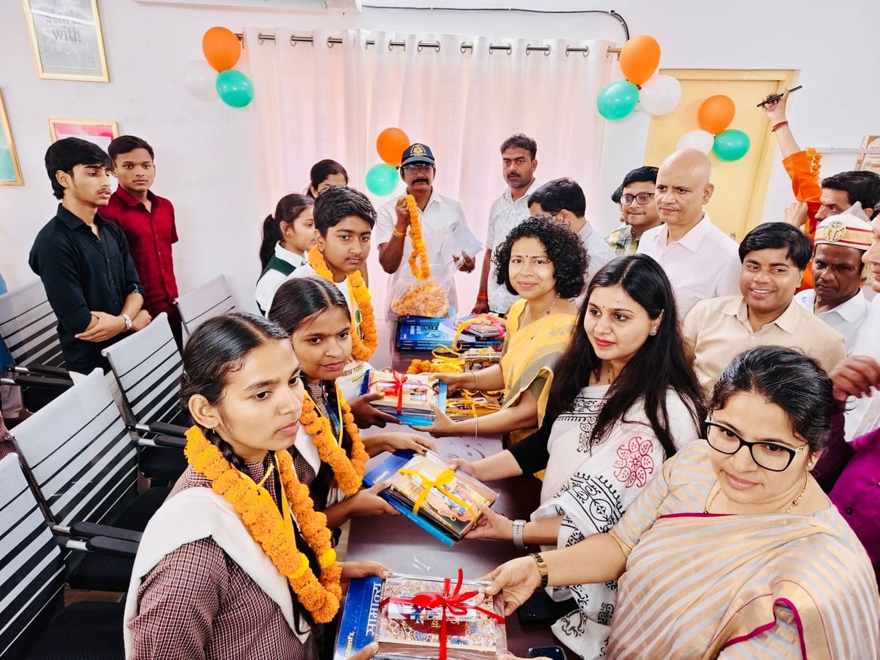 Students got the gift of Arga Gyan Ganj