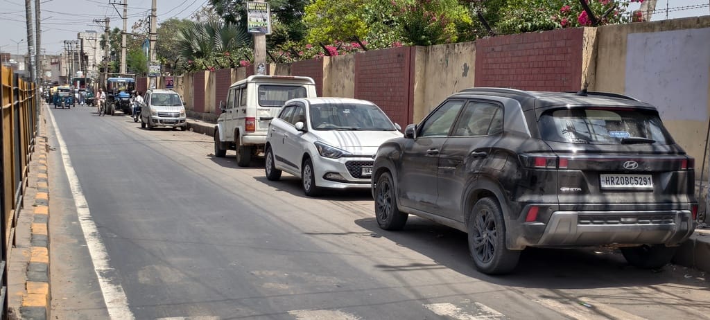 Another obstacle on the way to multi-story parking, the urban local body headquarters gave instructions for amendment, agreed to build only two floors instead of three for parking