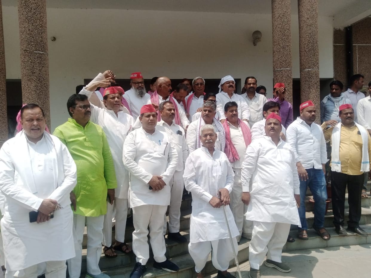 SP workers demonstrated at the Collectorate