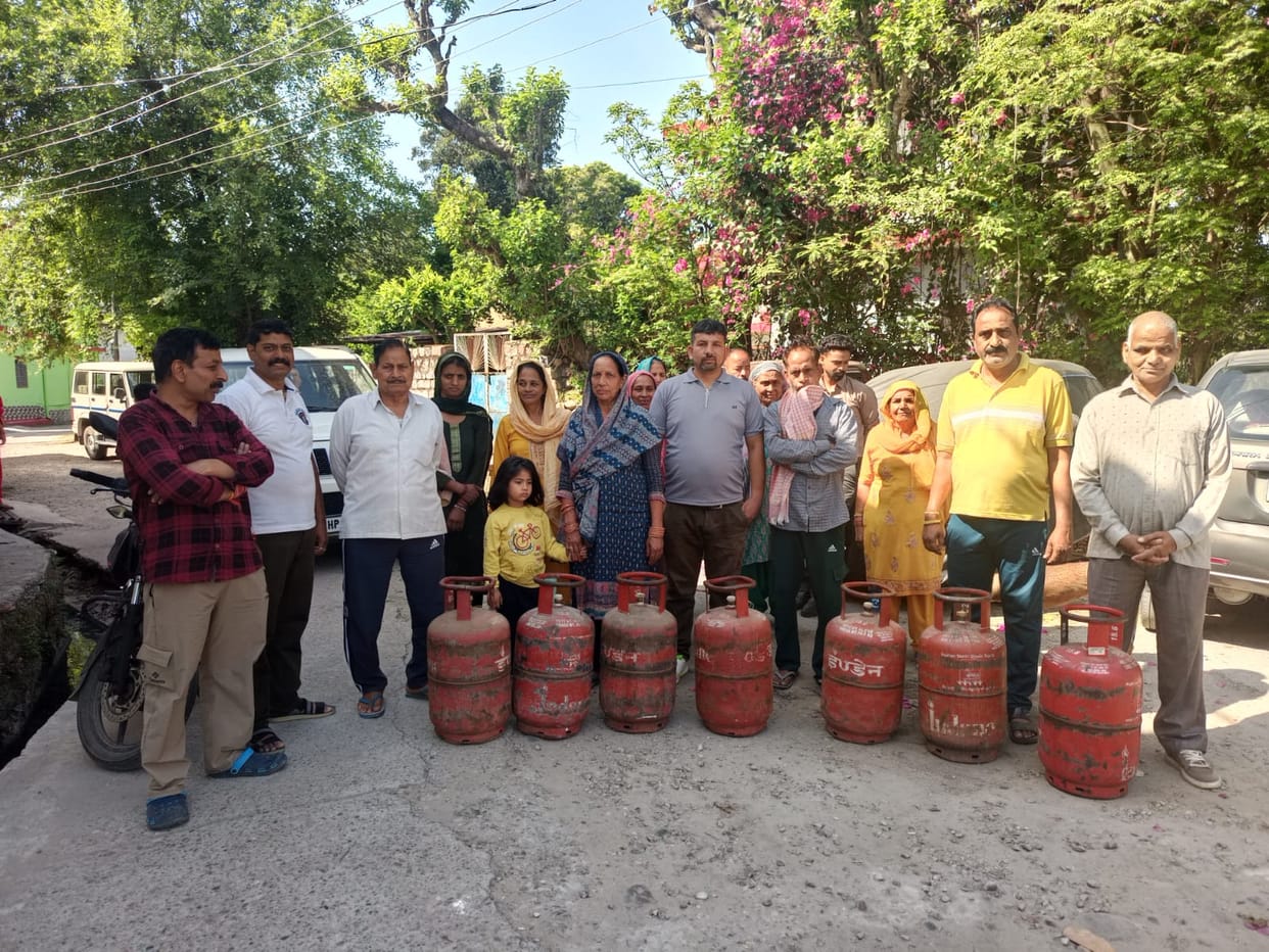 People angry over gas cylinder shortage, threaten to protest