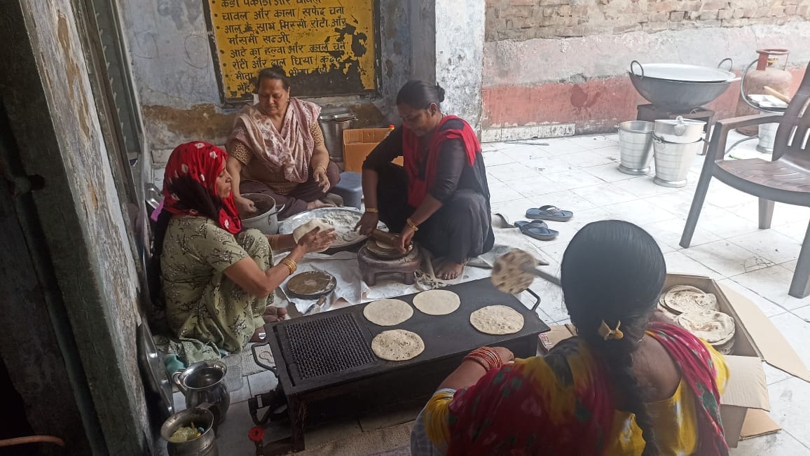 Cylinder Crisis: Mid-Day Meals Being Prepared on Traditional Stoves at School