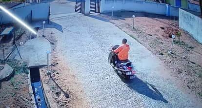 Shahdol News: Posing as Injured, Accused Reaches Hospital by Ambulance, Steals Scooter from Parking, Flees