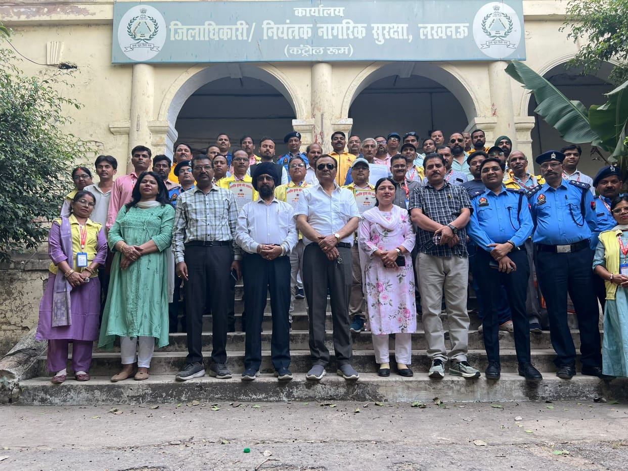 Wardens honored for their courage during the Vikas Nagar fire