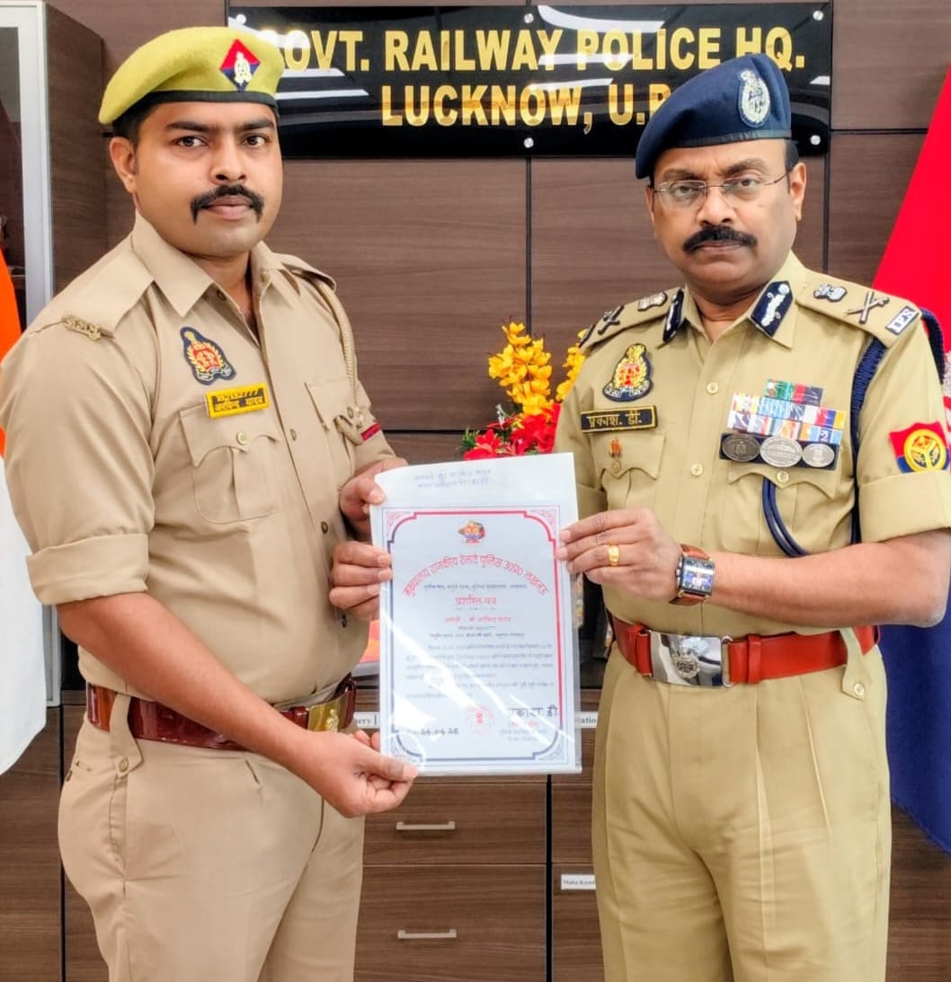 DG Railway honored three constables of GRP police station.