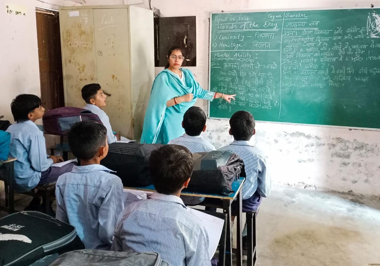 Teachers connected live on YouTube and learned the tricks of teaching children.