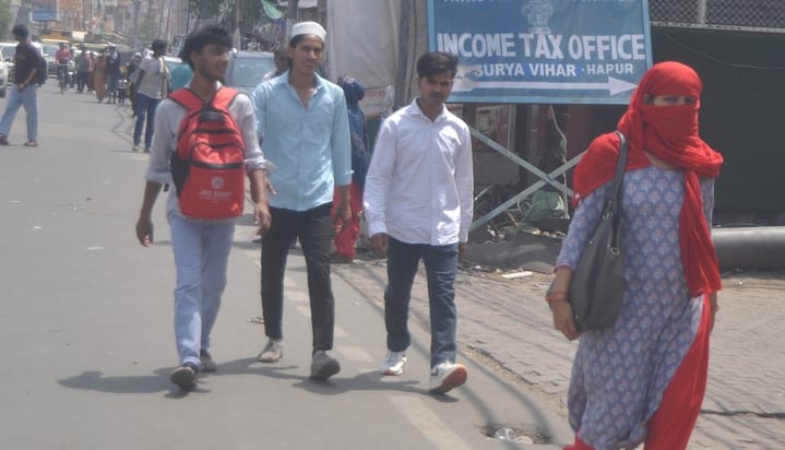 E-rickshaw drivers' strike disrupts traffic, leaves people in trouble