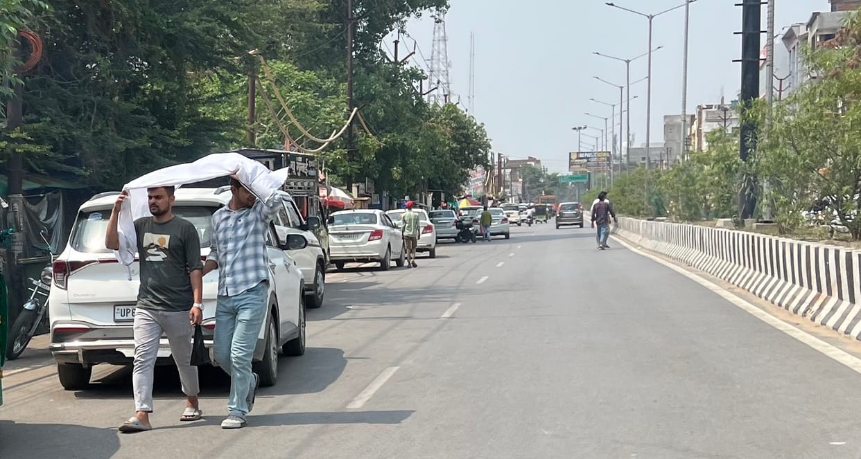 Lockdown due to strong sunlight and heat, silence on the streets in the afternoon