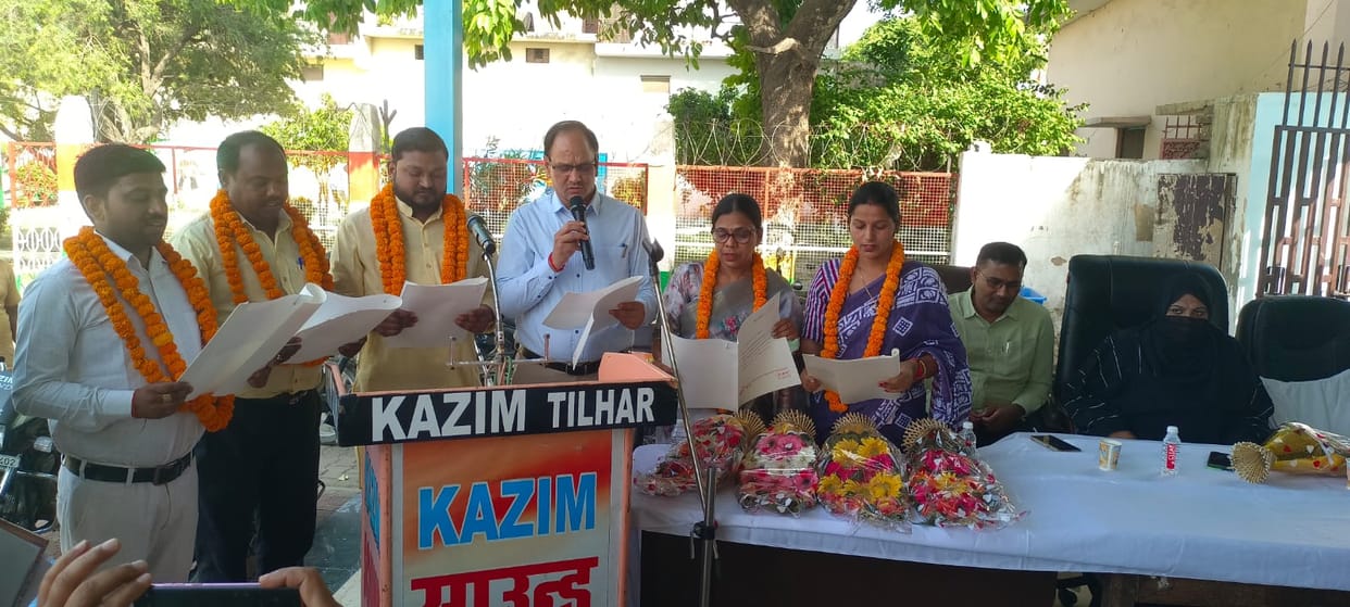 Five nominated councilors in Tilhar took the oath of office and secrecy.