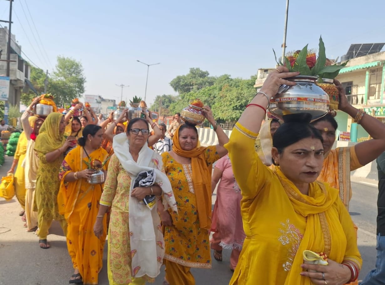 The idol installation program began with the Kalash Yatra.