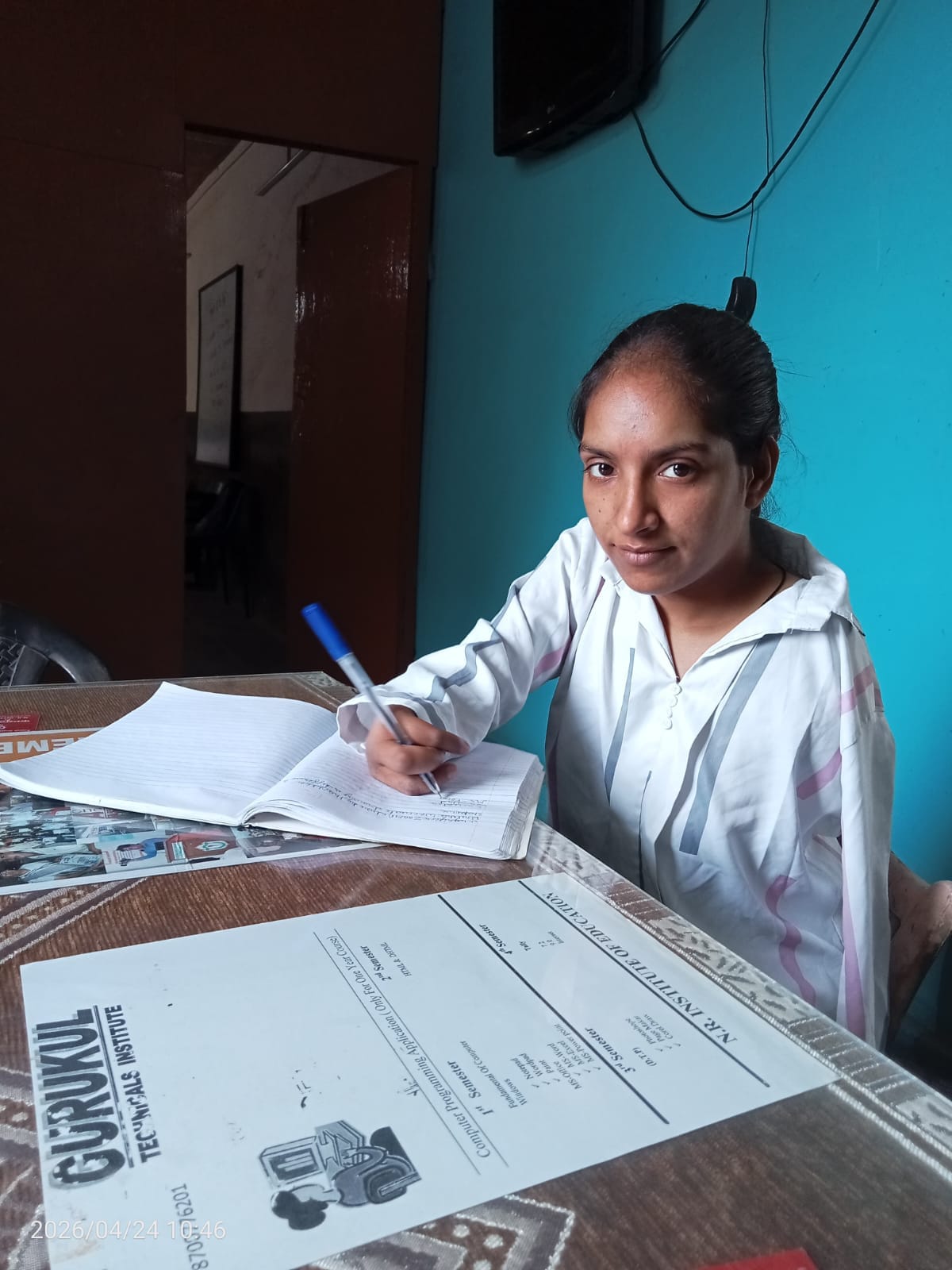 Success story written with three fingers