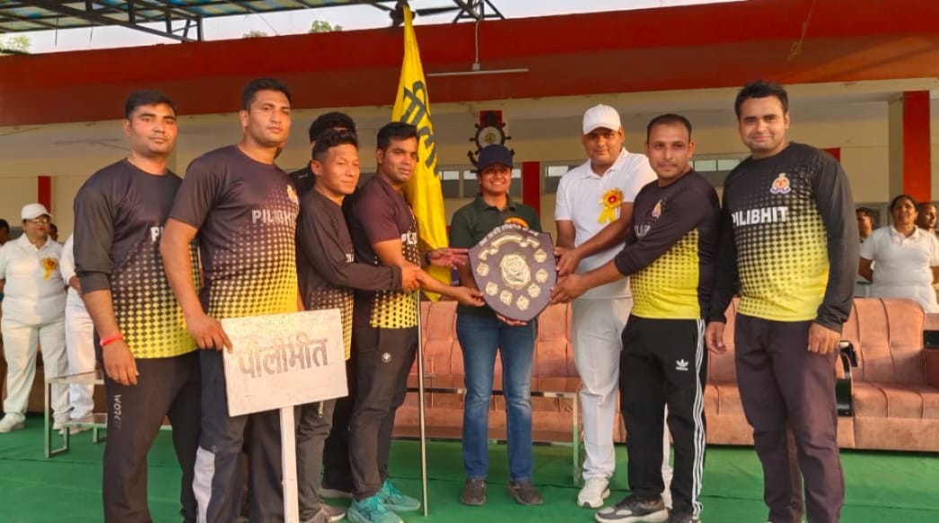 Pilibhit won in the men's category, Shahjahanpur won in the women's category.