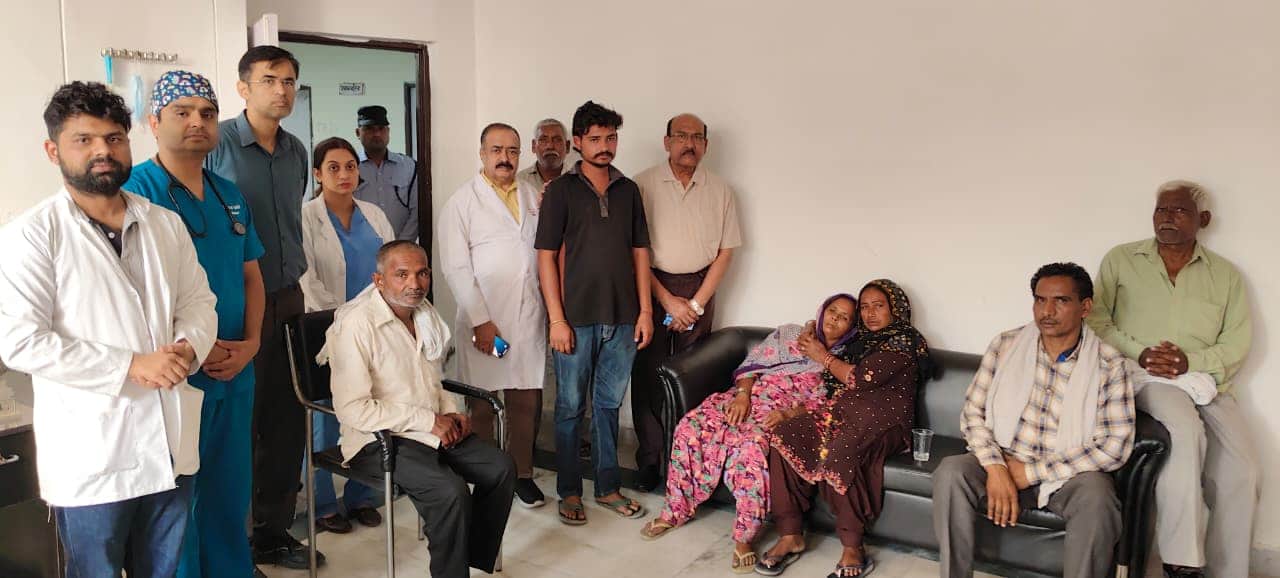 37-16 वर्षीय करनाल निवासी ब्रेन डेड मरीज के परिवार के सदस्यों के साथ स्वास्थ्य विज्ञान विवि के 