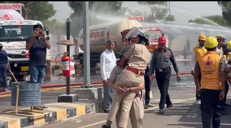 Bikaner News: एयर स्ट्राइक अलर्ट और गैस टैंकर में आग की सूचना से मचा हड़कंप, इंडेन प्लांट में हुआ मॉक ड्रिल