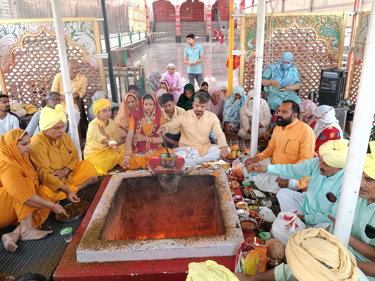 The devotees prayed for good luck by offering Purnahuti.
