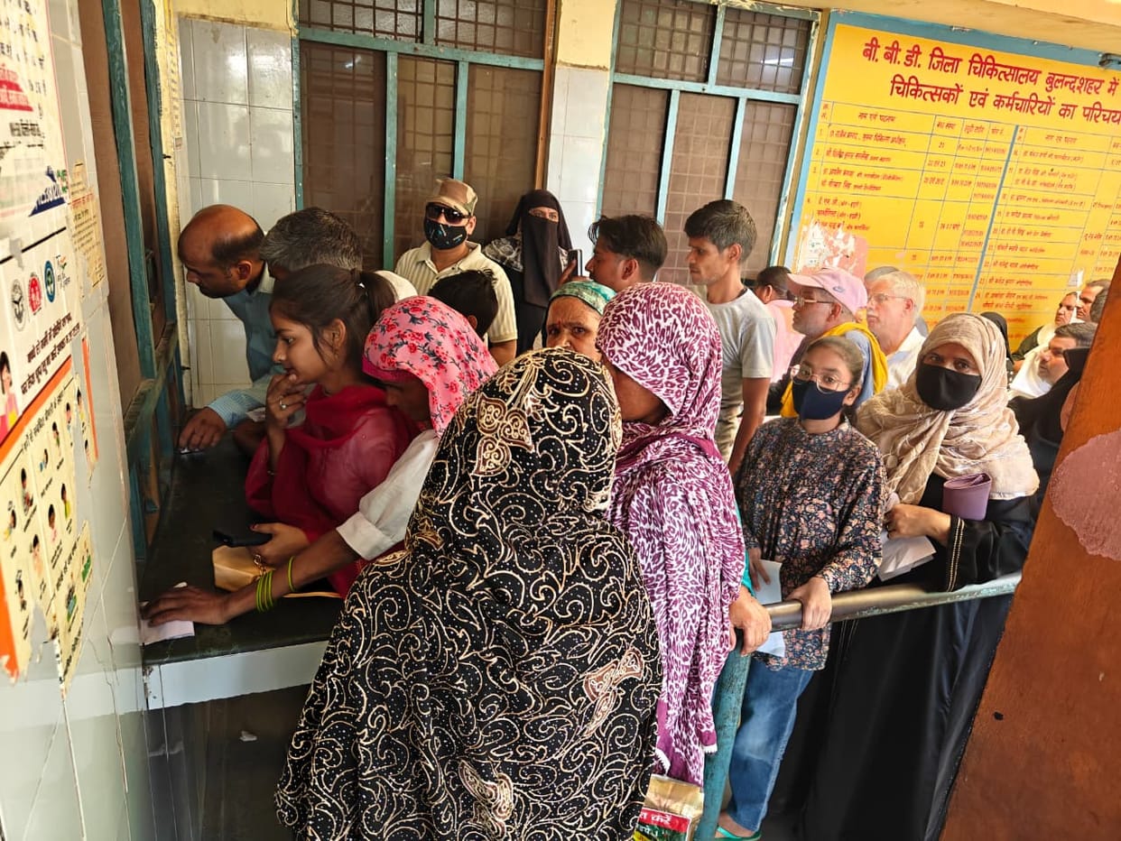 Heat: People are reaching the hospital after getting sick due to sun and hot air.