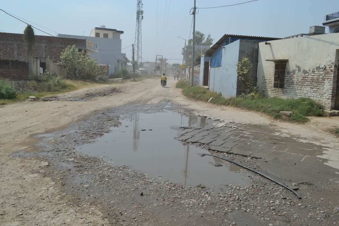 Contaminated water in Kunjpura is a problem, people are falling ill.