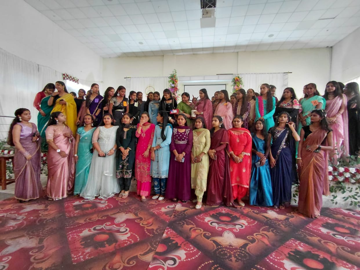 Pallavi won the title of Miss Farewell, while Tamanna became Miss Fresher.