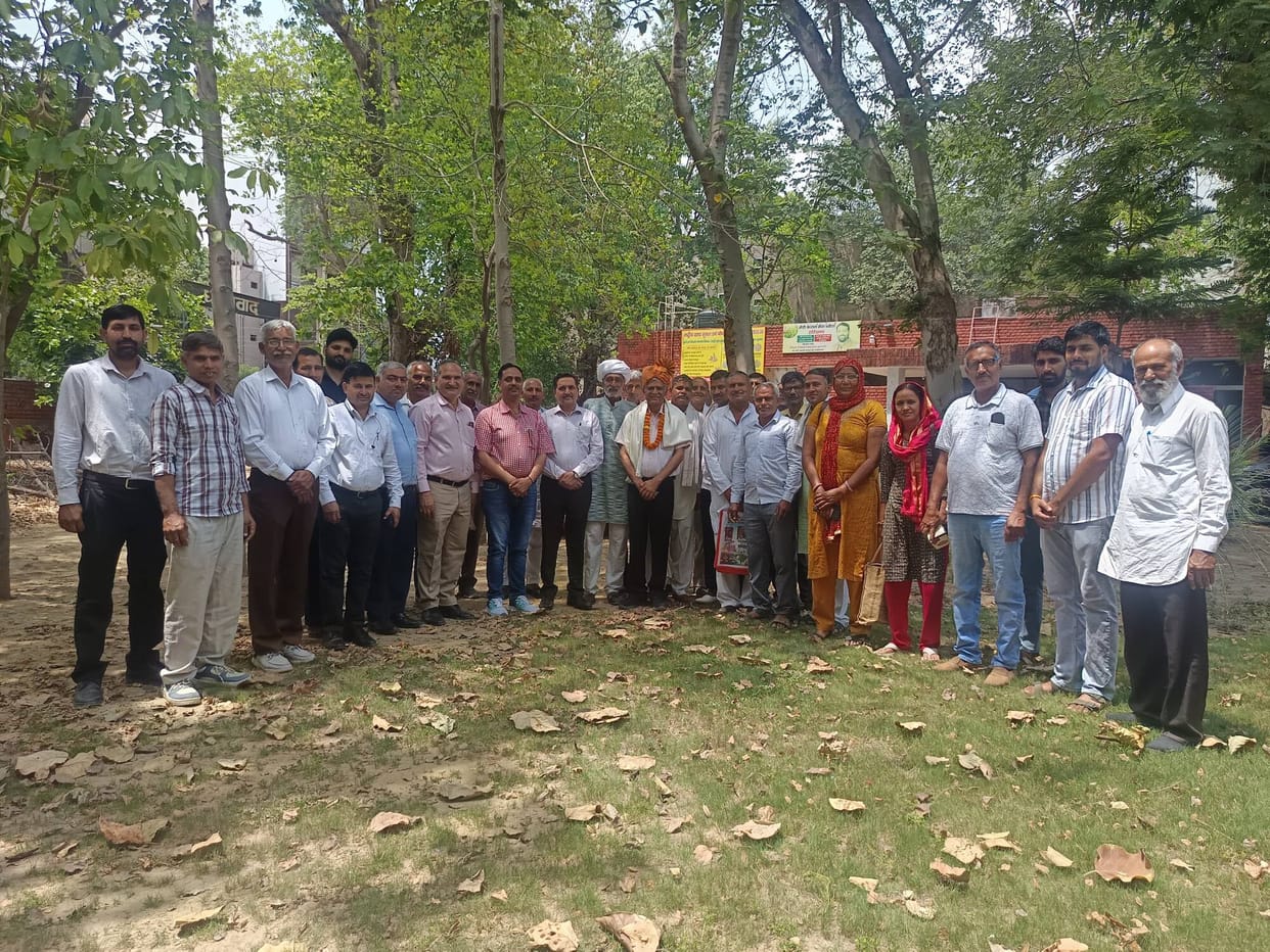 The Aravalli Farmers' Club honored Dr. Naresh Kaushik.