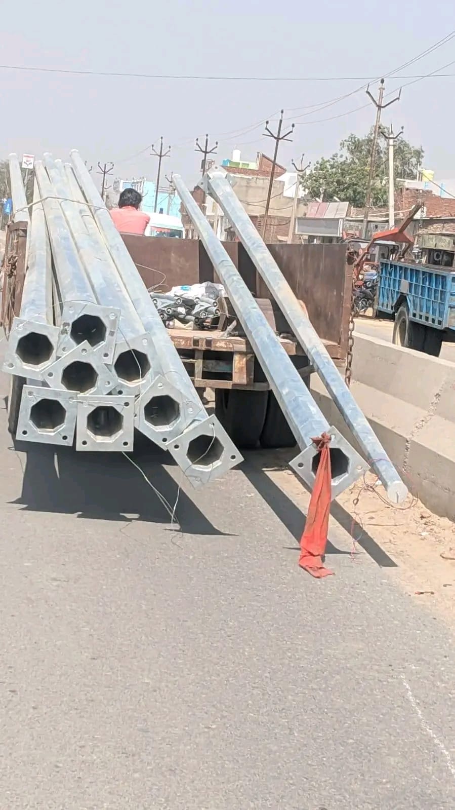 The service lane of the Lipulekh-Bhind Highway will soon be illuminated by streetlights.