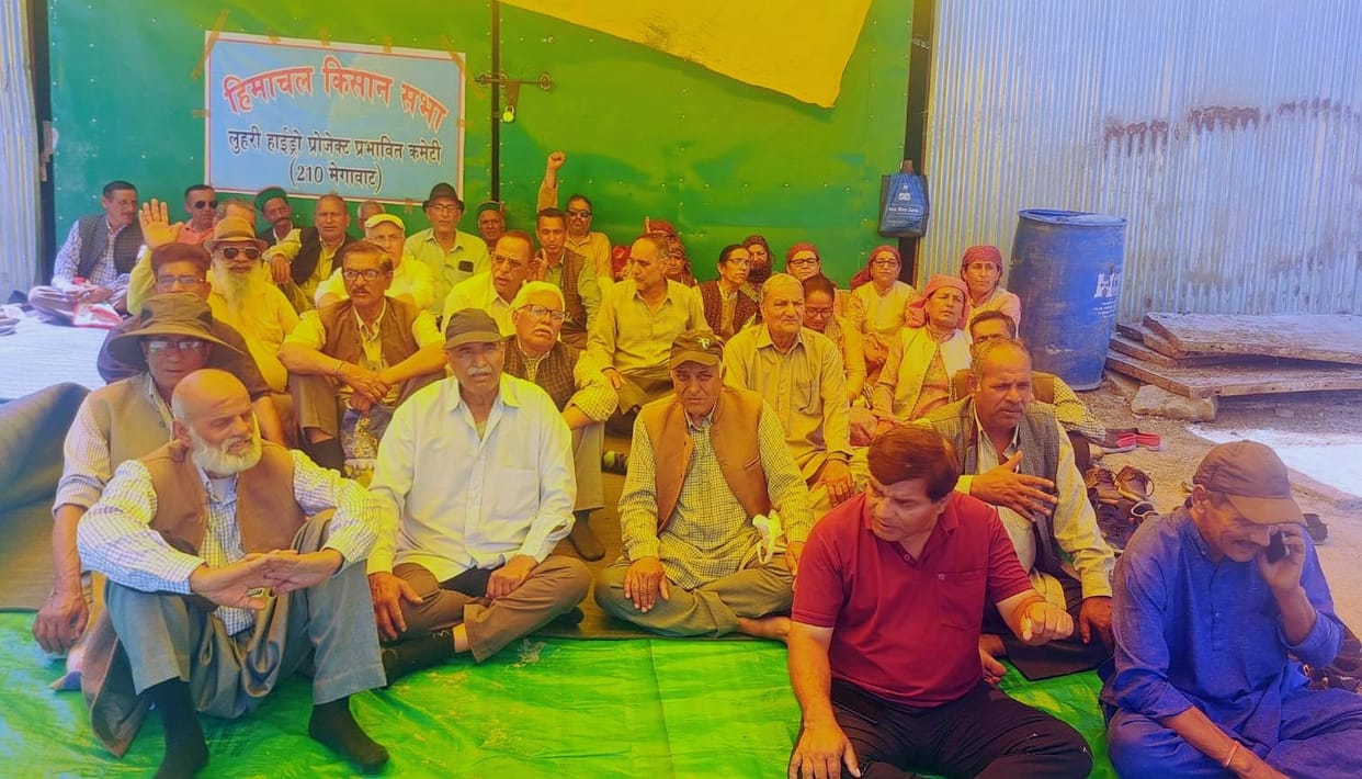 Farmers begin relay hunger strike to stop Luhri project work