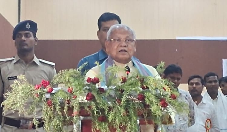 Bihar News: गया में मंच से बोले जीतन राम मांझी- संतोष सुमन मेरे सौतेले बेटे हैं, लेकिन वही मेरे उत्तराधिकारी