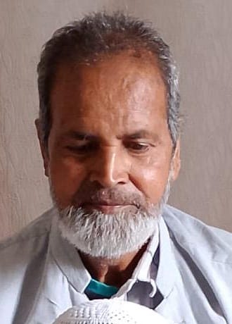 An old man who went to the police station for a plea died after falling suddenly.