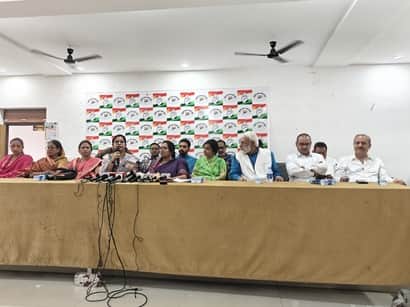 Intense Politics Over Nari Shakti Vandan Adhiniyam BJP and Congress Trade Accusations in Ambikapur