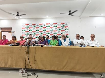 Intense Politics Over Nari Shakti Vandan Adhiniyam BJP and Congress Trade Accusations in Ambikapur