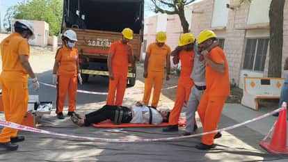 Blackout drills in eight districts of Rajasthan Power outages last 10-15 minutes rescue teams arrive sirens s