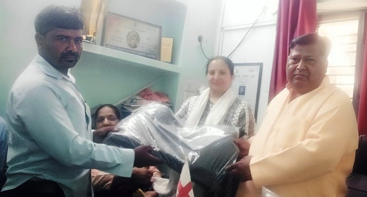 Red Cross Distributes Mosquito Nets on World Malaria Day