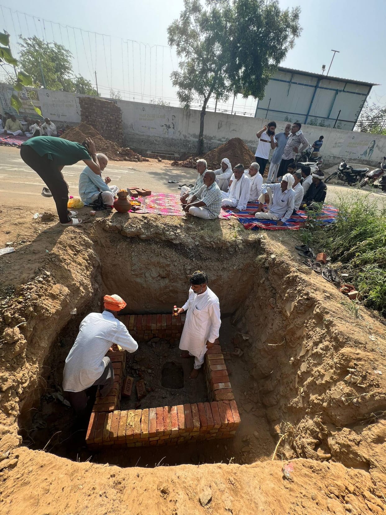Construction work on a gateway in memory of the martyred Commandant has begun.