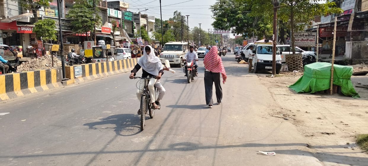 Heatwaves and intense heat have troubled people, with silence spreading in the afternoon.