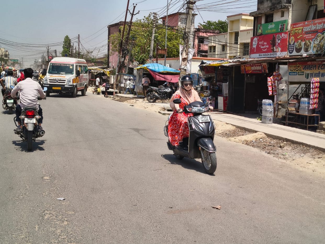 The sun is scorching...the roads are becoming deserted in the afternoon.
