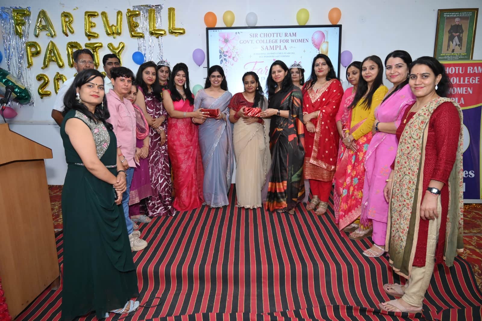 विदाई समारोह कालेज में