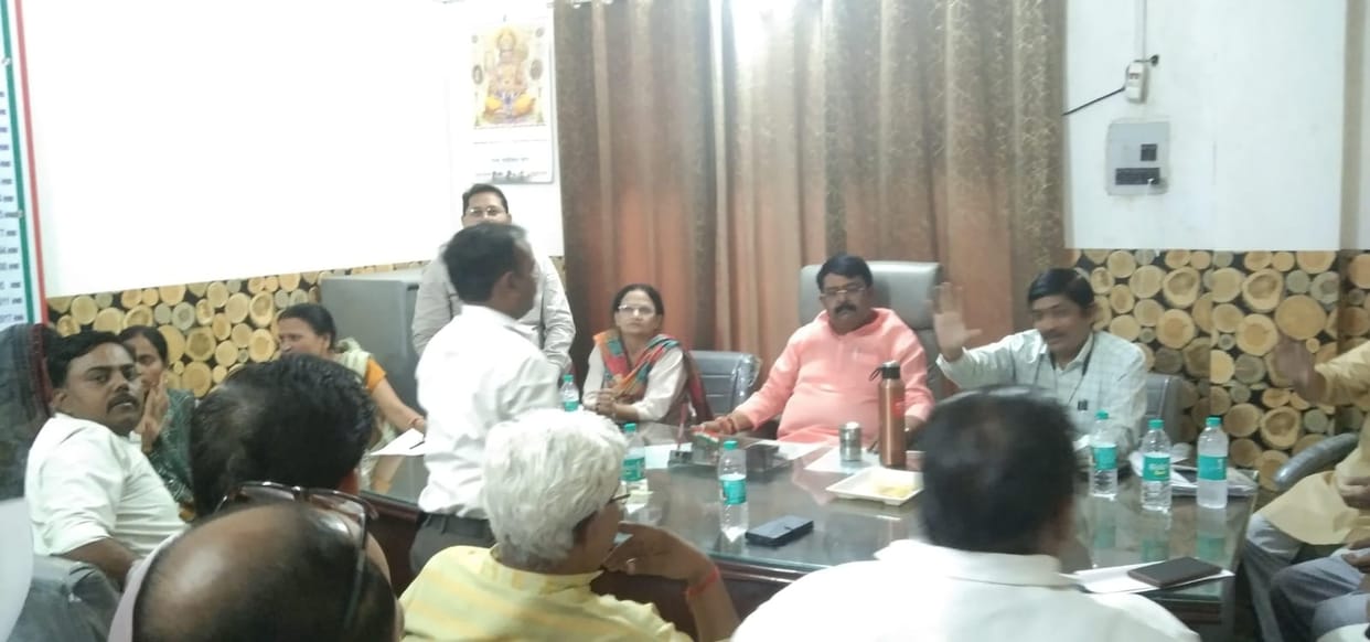 Atrauli passed an expenditure budget of Rs 74 crore without debate.
