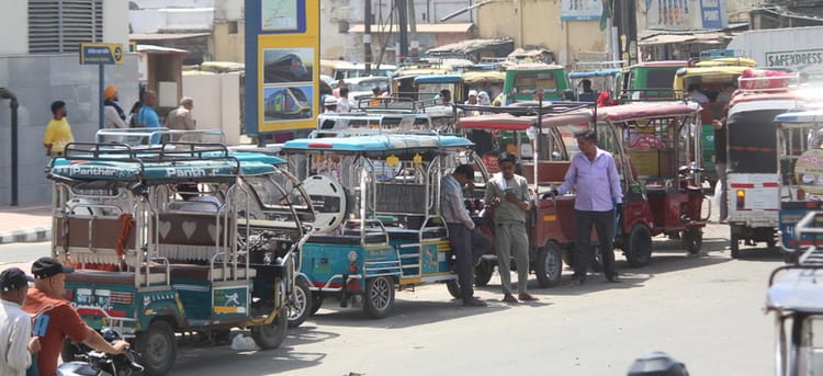 E-Rickshaw: दिल्ली में ई-रिक्शा रजिस्ट्रेशन नियमों में बदलाव, कंपनियों को झटका, सरकार का बड़ा फैसला